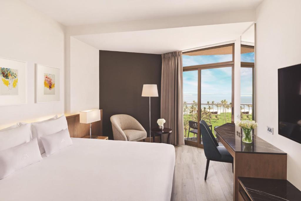 TV a/nebo společenská místnost v ubytování JA Beach Hotel, Dubai