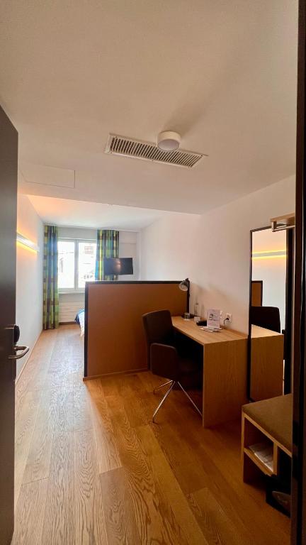 Hotel Bären am Bundesplatz photo