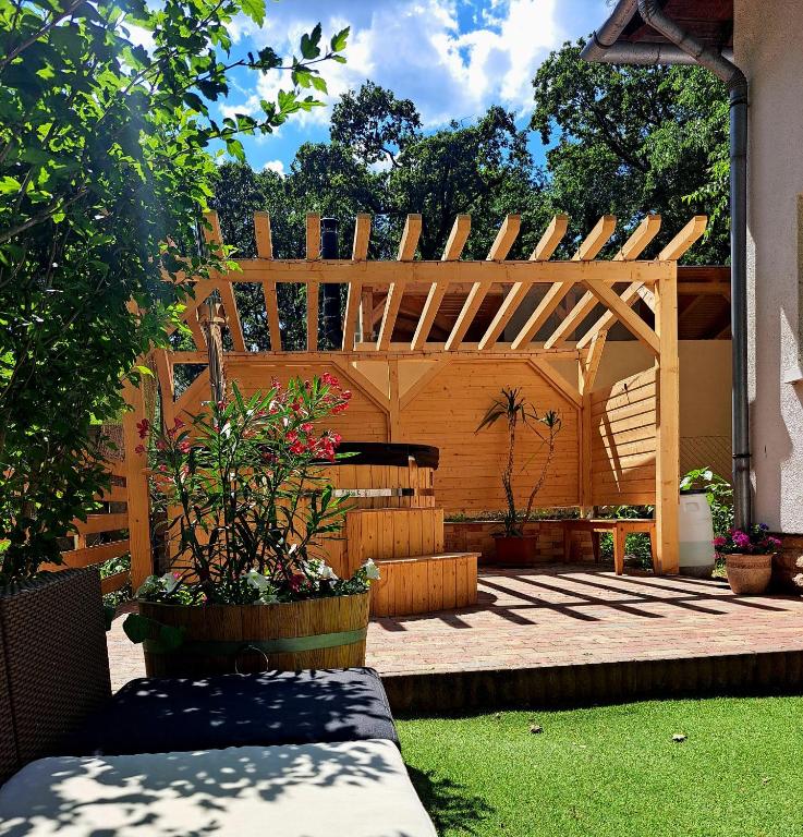 Giardino di ŐzikeLak24