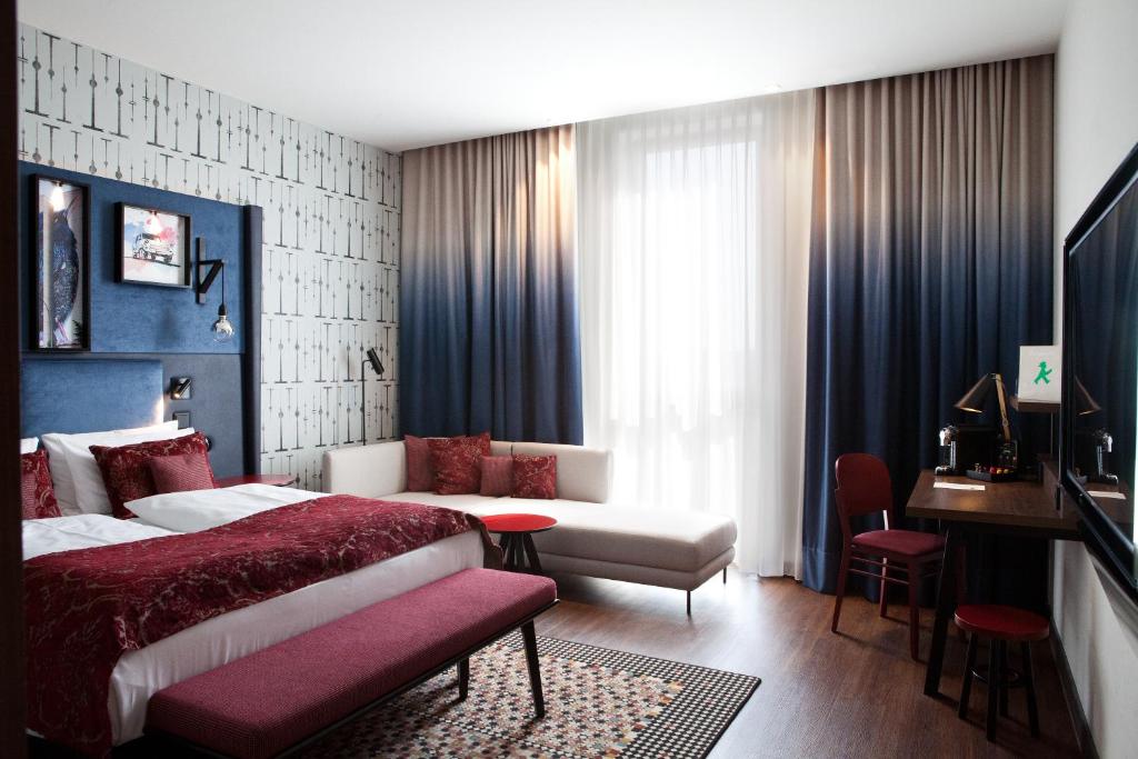 
Premium Queen Room with Gallery View - East Side
