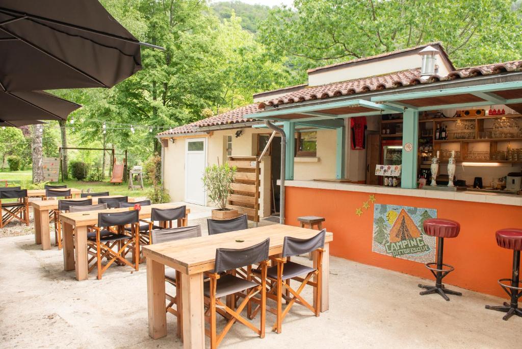 Photo de la galerie de l'établissement Camping Pittoresque, à Saint-Parthem