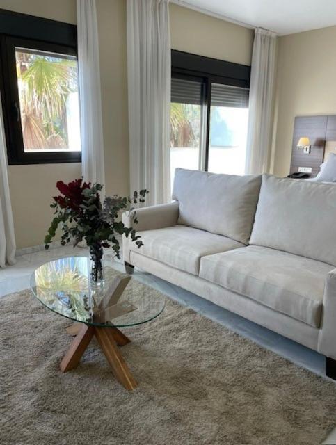A seating area at Hotel Finca Los Abetos