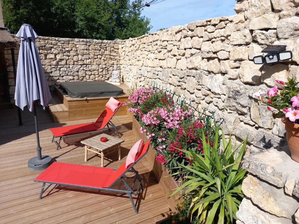 Fotografie z fotogalerie ubytování Chez Danièle chambre avec jacuzzi et terrasse privée v destinaci Murs