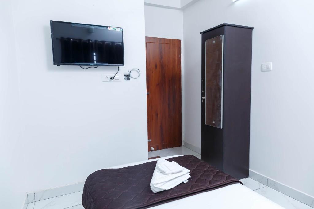 Postel nebo postele na pokoji v ubytování Guest West Inn Cochin