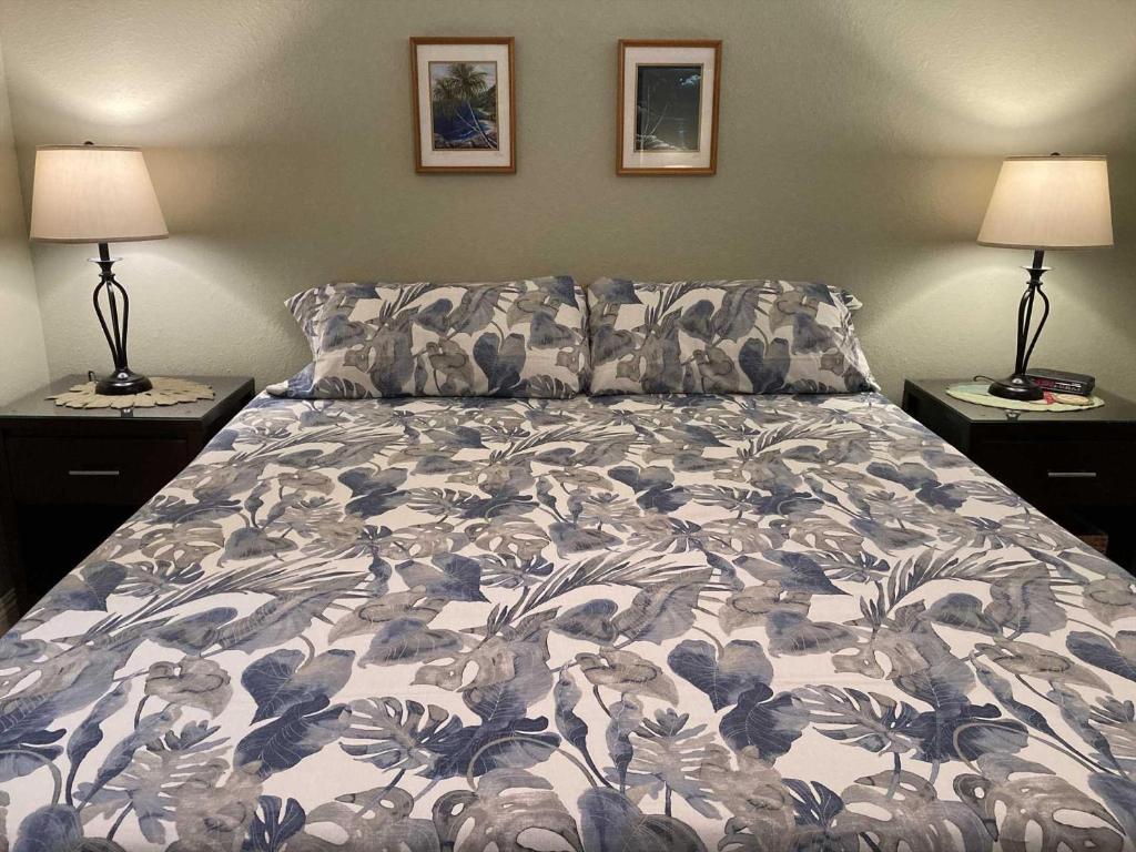 Postel nebo postele na pokoji v ubytování Kihei Akahi Resort - Unit C505