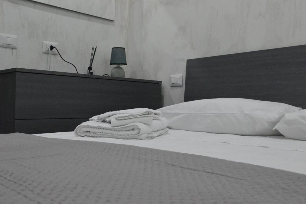 Letto o letti in una camera di Adriano's Rooms