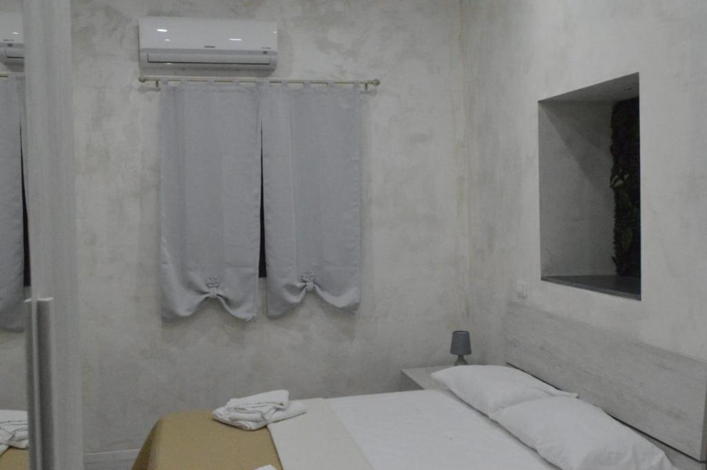 Letto o letti in una camera di Adriano's Rooms