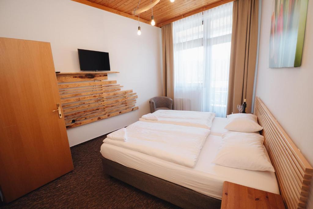 Postel nebo postele na pokoji v ubytování Pension Mona