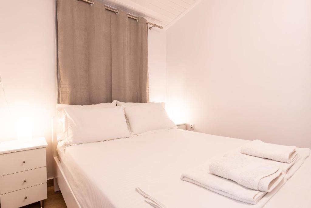 Eden - A Night near Athens Int Arpt - 10