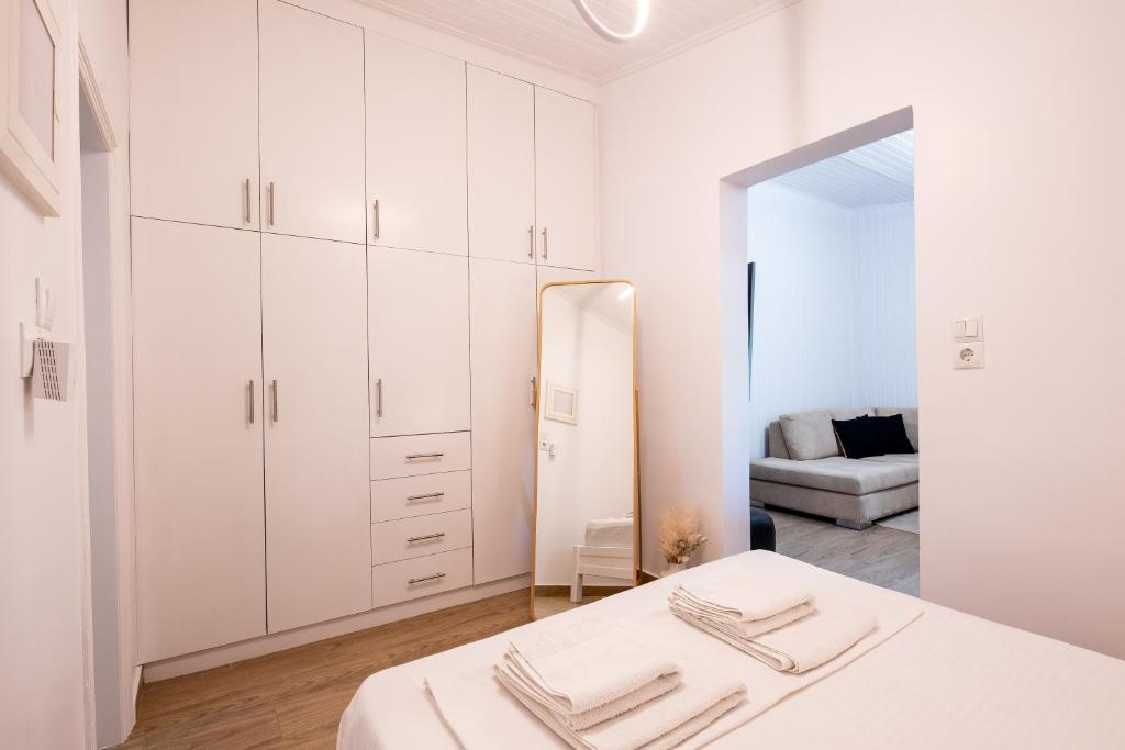 Eden - A Night near Athens Int Arpt - 8