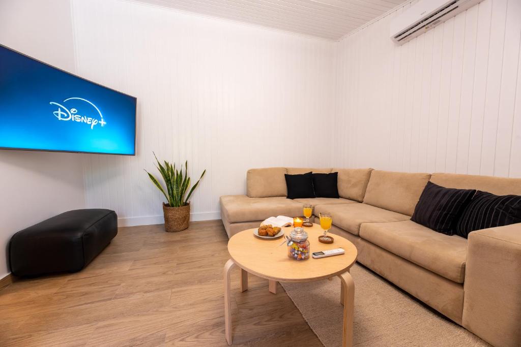 Eden - A Night near Athens Int Arpt - 12