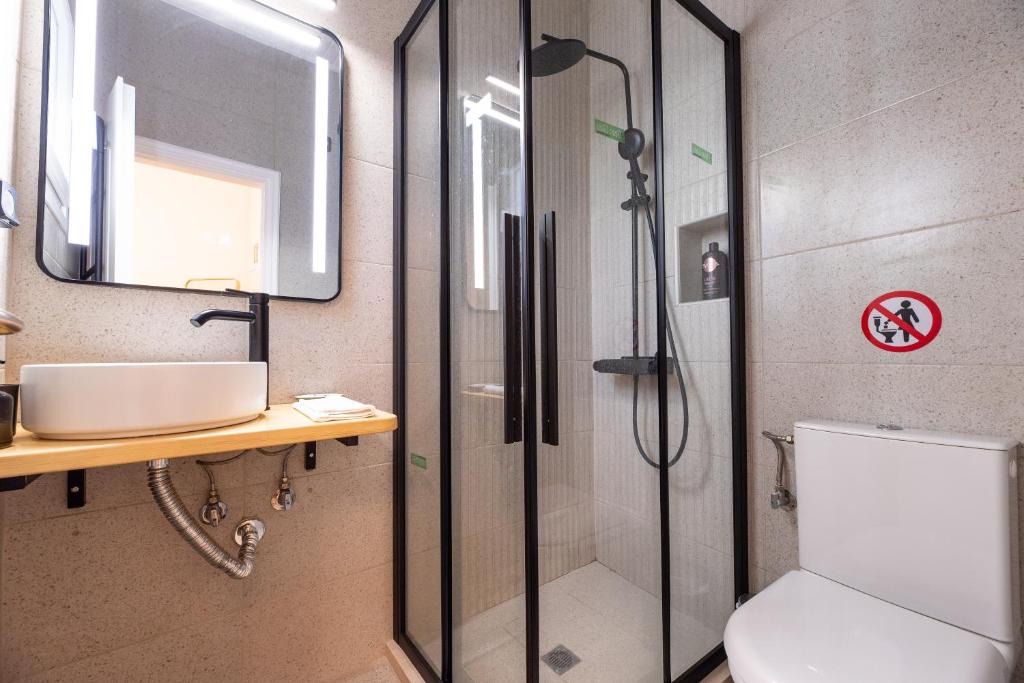 Eden - A Night near Athens Int Arpt - 9