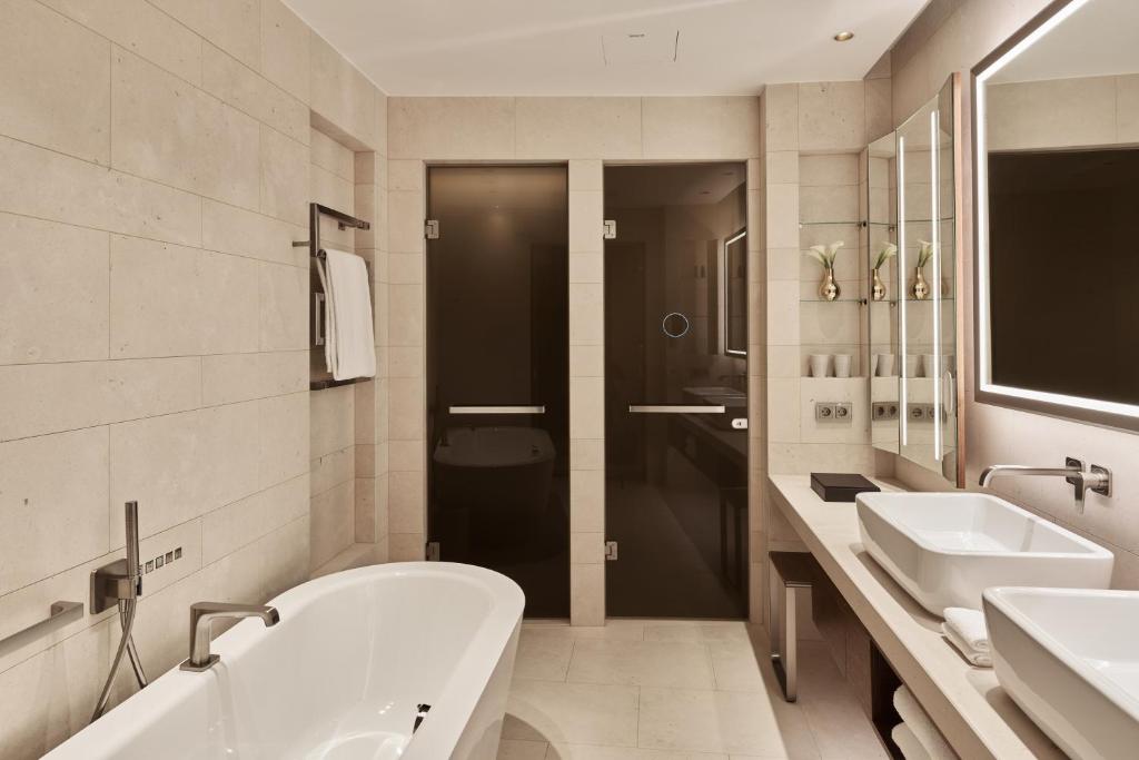 The Fontenay Hamburg - Resim 17