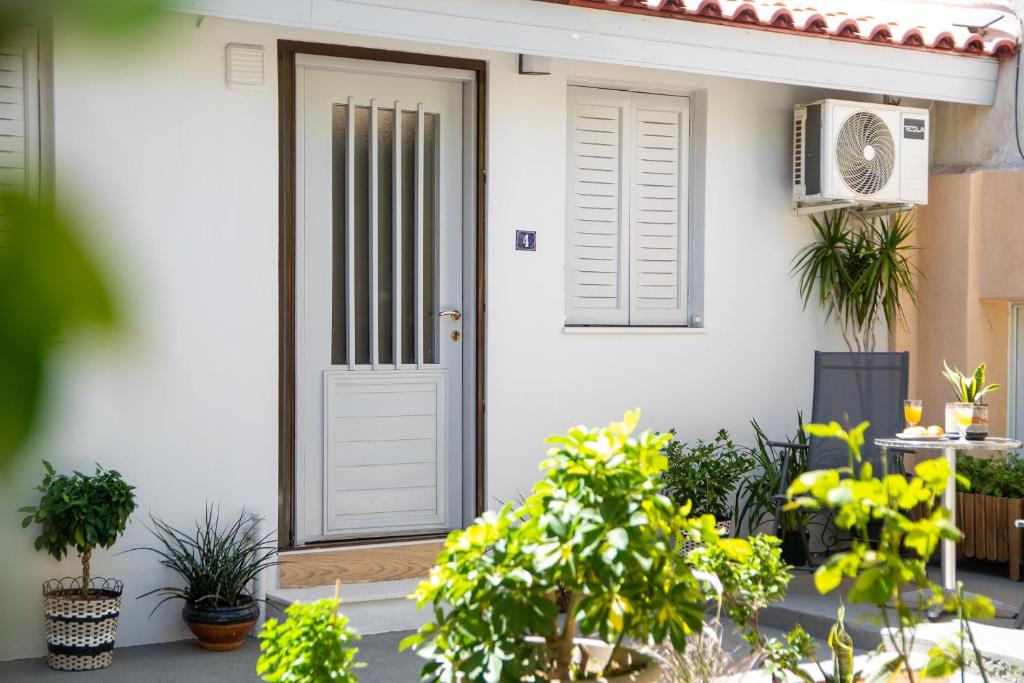 Eden - A Night near Athens Int Arpt - 7