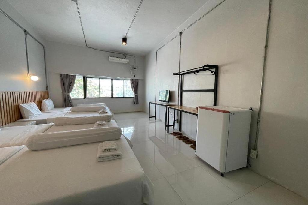 ASAYA House - Quadruple Room With Private Bathroom
