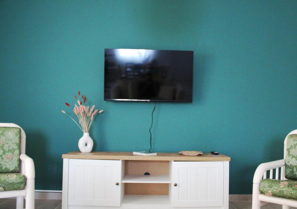 TV a/nebo společenská místnost v ubytování Yolanda 's House