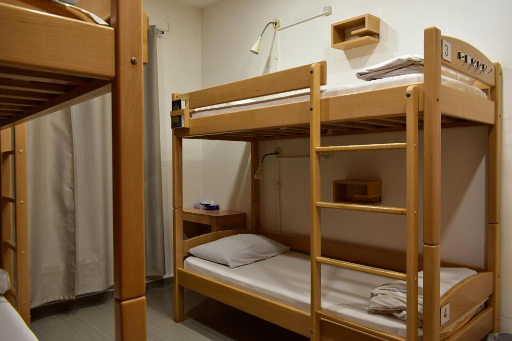 Postel nebo postele na pokoji v ubytování Envoy Hostel & Tours
