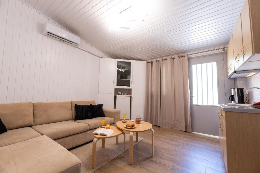 Eden - A Night near Athens Int Arpt - 14