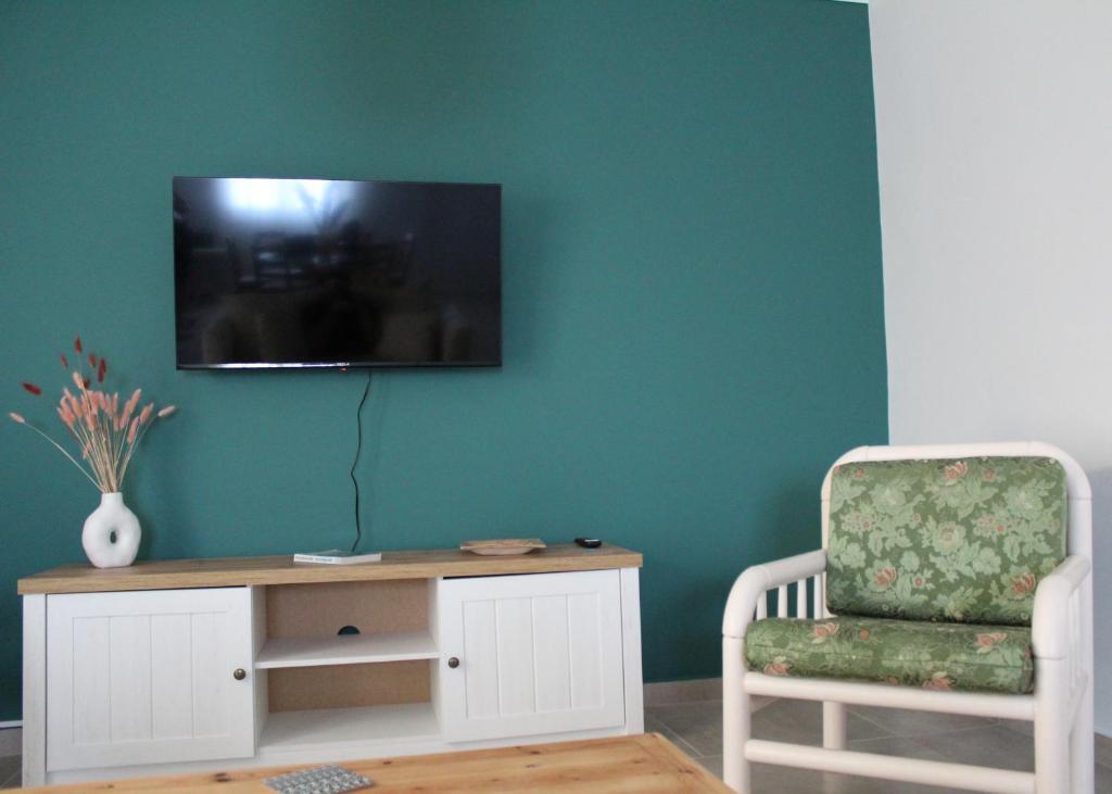 TV a/nebo společenská místnost v ubytování Yolanda 's House