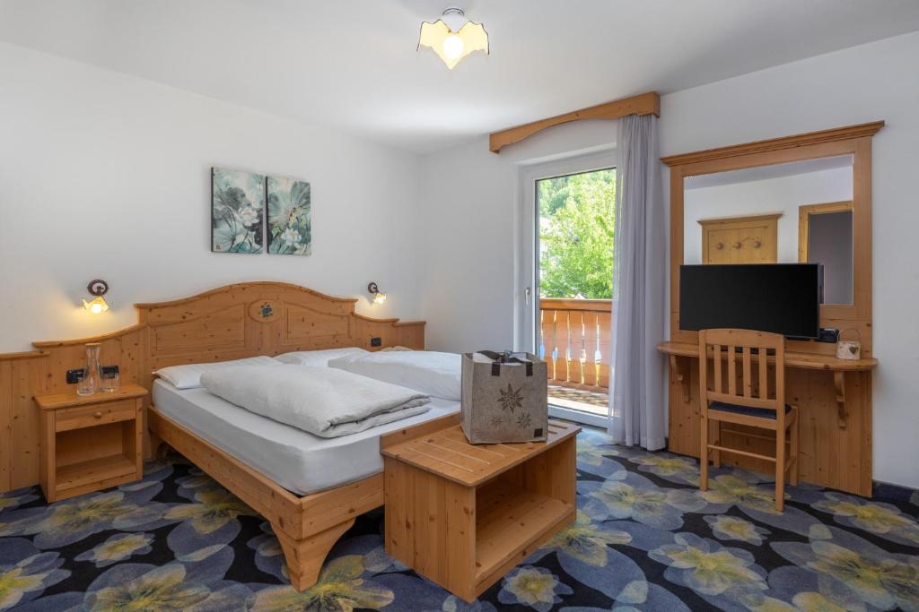Postel nebo postele na pokoji v ubytování Hotel Tirol- Natural Idyll