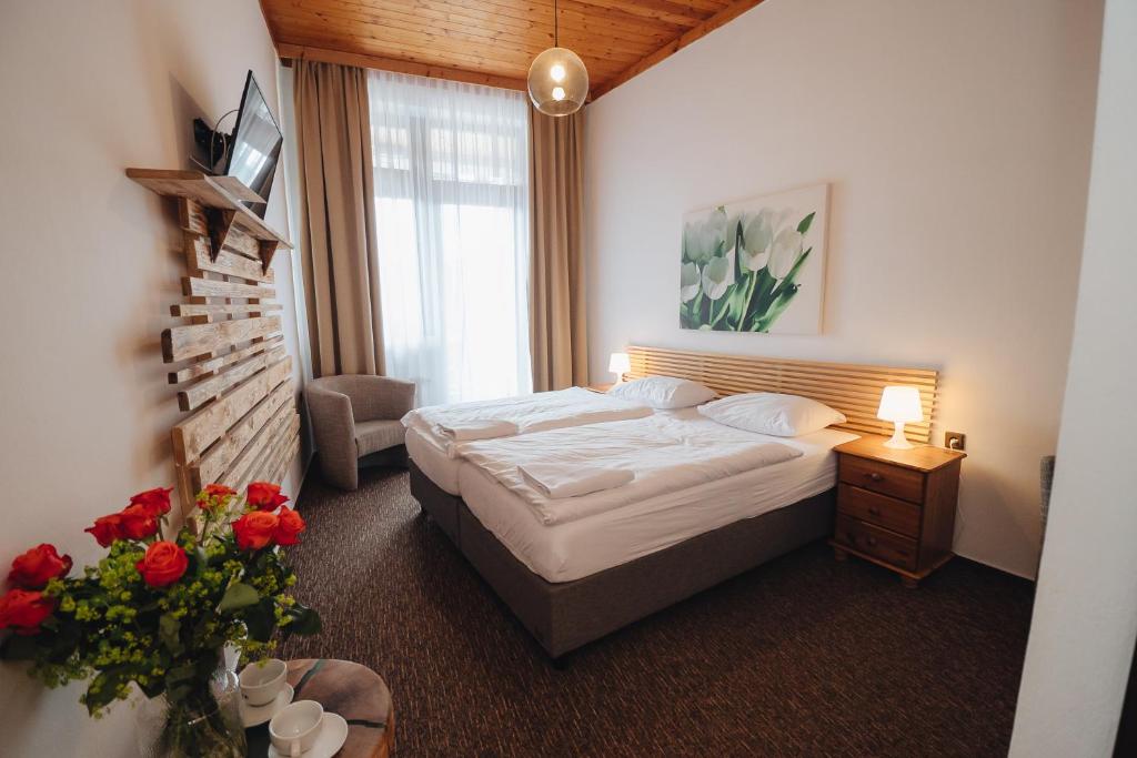 Postel nebo postele na pokoji v ubytování Pension Mona