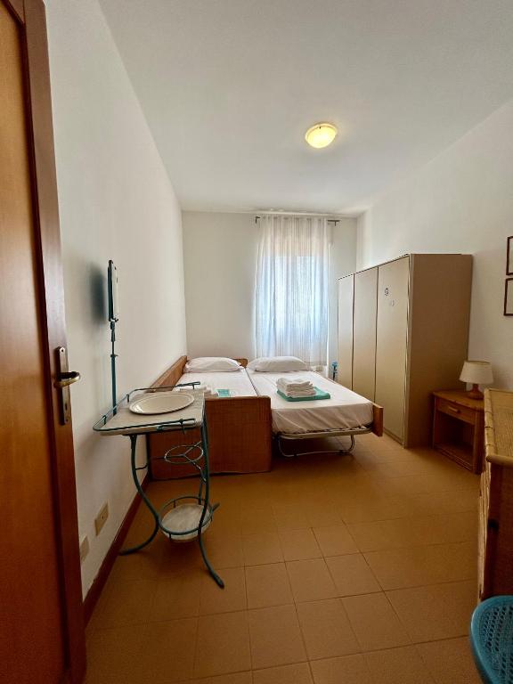 a room with a bed and a desk in it at NURAS - Penthouse Antonietta with view in Alghero