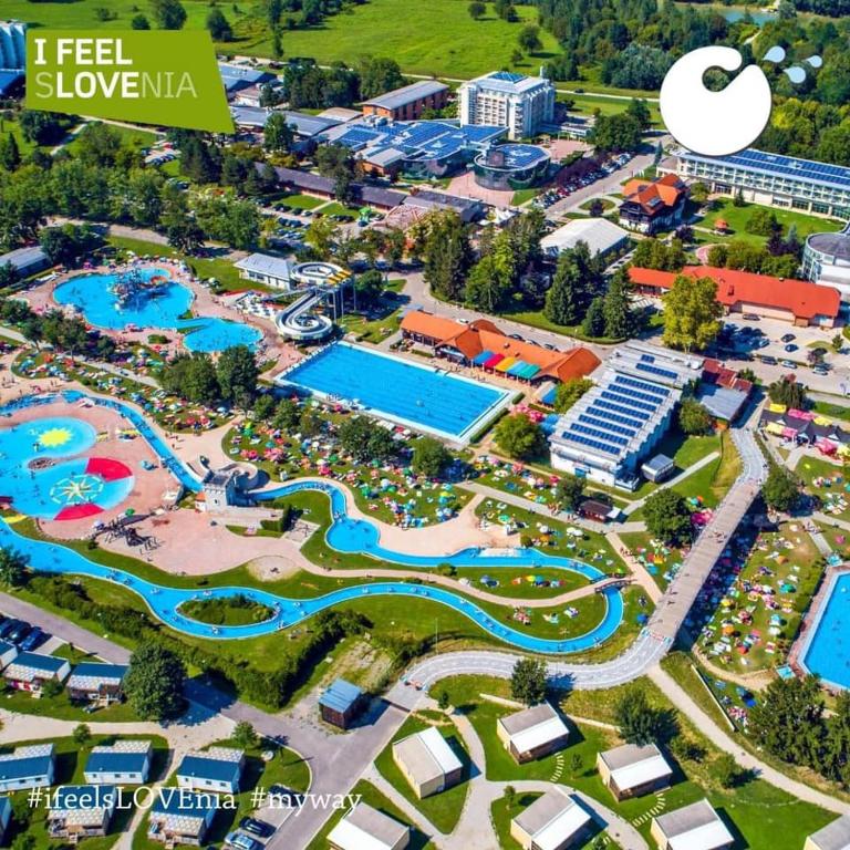 Bazén v ubytování Villa Lara Terme Čatež 6 Thermal Riviera Tickets nebo v jeho okolí