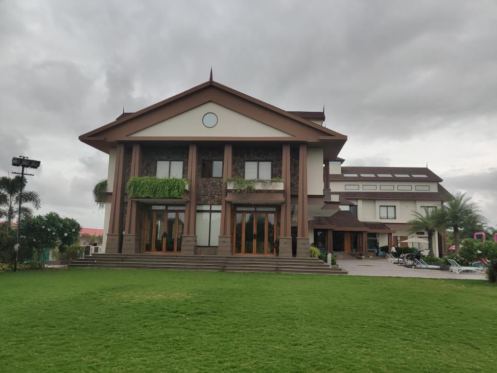 La Casa Club and Resort - Housity