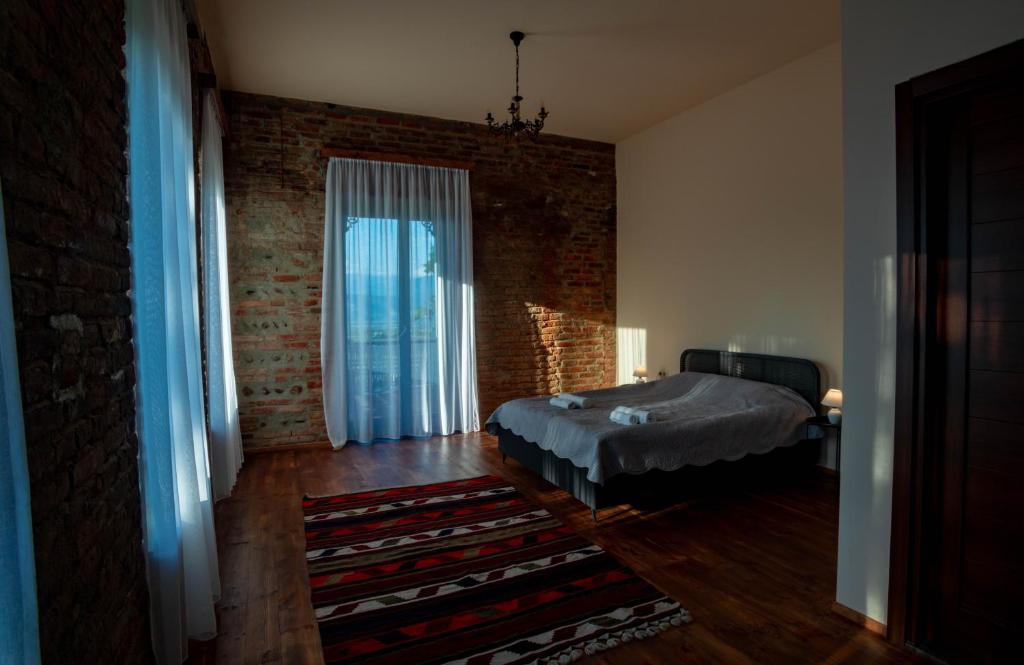 Llit o llits en una habitació de Two&Half Qvevri