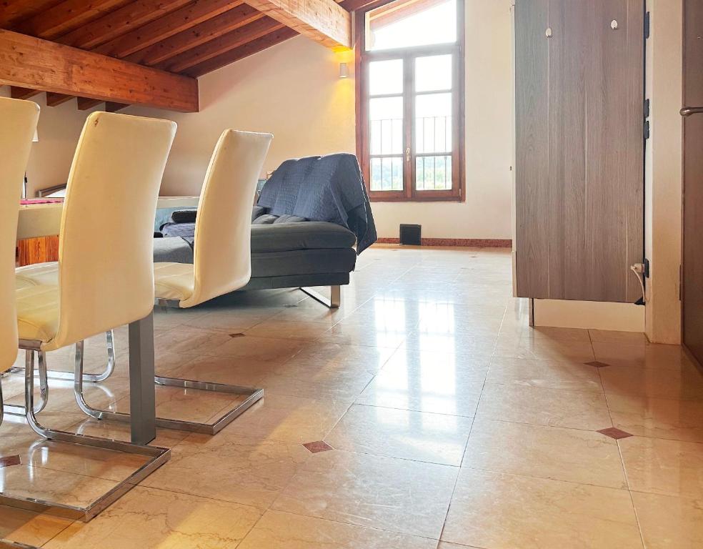 Posezení v ubytování LOFT GARDASEE