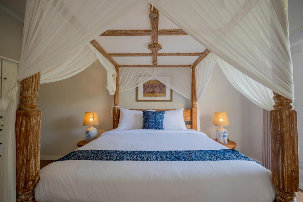 Postel nebo postele na pokoji v ubytování Deja Blu Villa