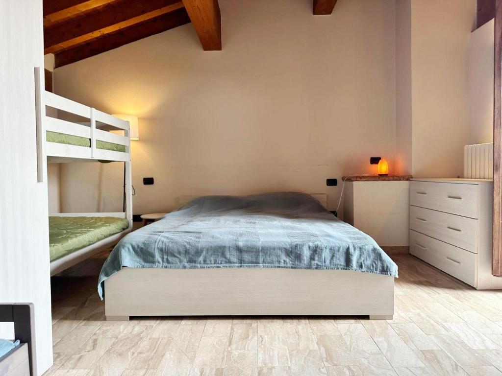 Postel nebo postele na pokoji v ubytování LOFT GARDASEE