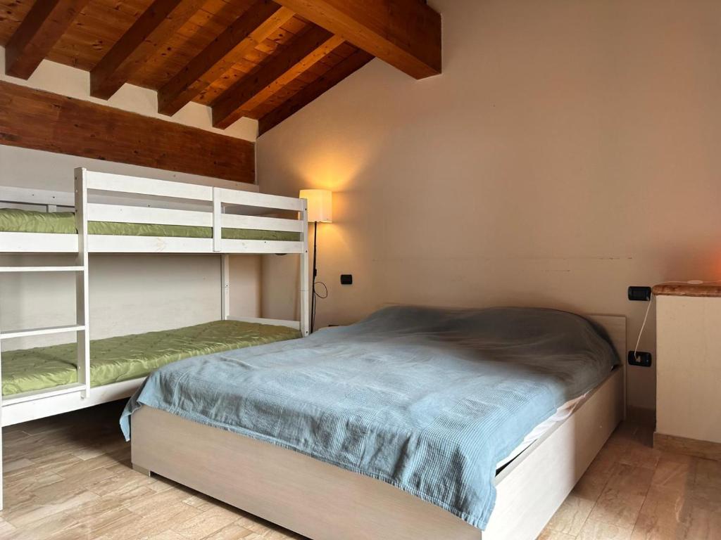 Postel nebo postele na pokoji v ubytování LOFT GARDASEE