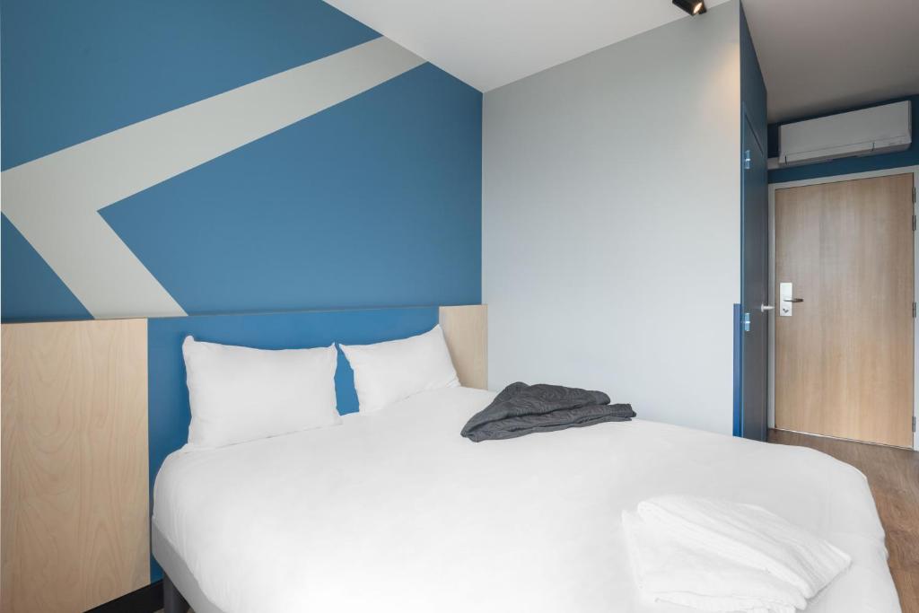Postel nebo postele na pokoji v ubytování ibis budget Leuven Centrum