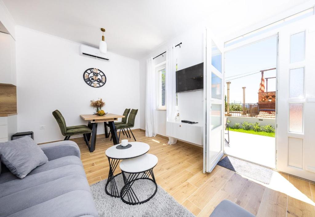 Apartment M