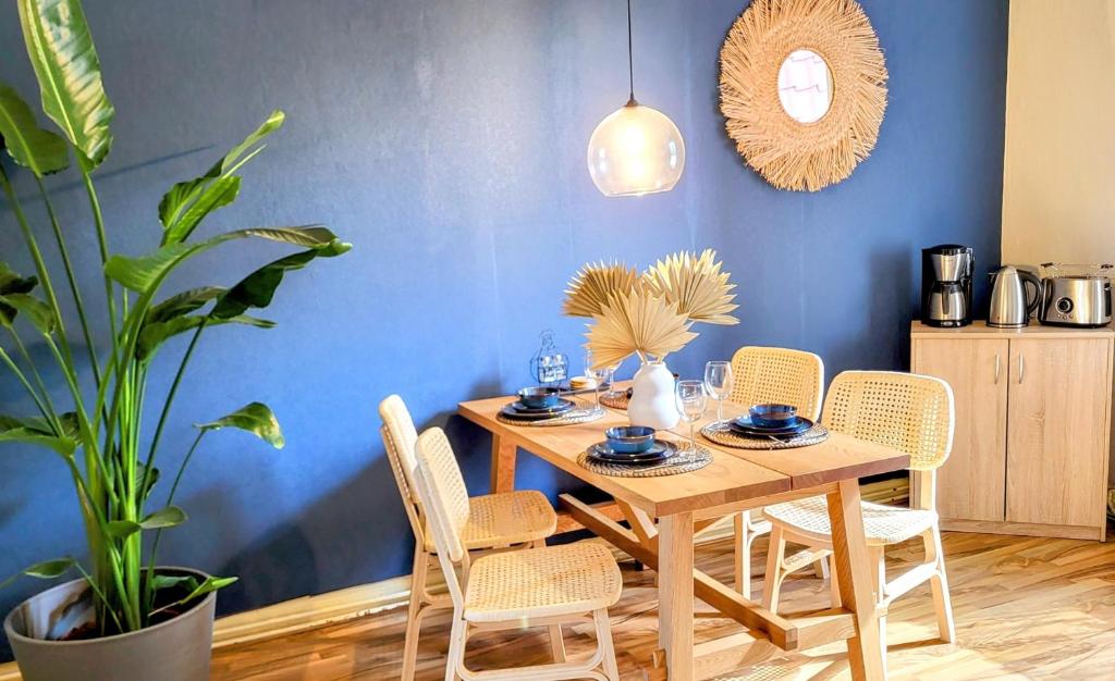 Příslušenství pro přípravu čaje a kávy v ubytování HIRSCH Apartment Waldhörnchen - zentral - ruhig