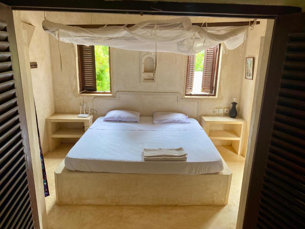 Postel nebo postele na pokoji v ubytování Sai Shanti House