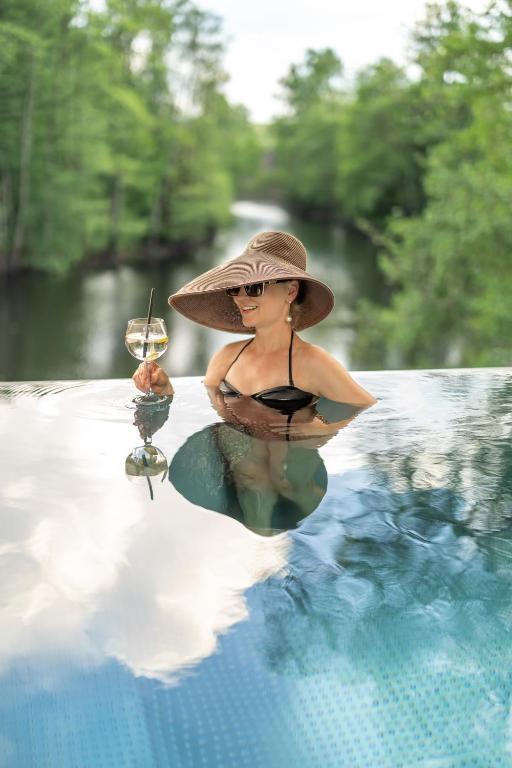 Bazén v ubytování Hestraviken Hotell & Spa nebo v jeho okolí