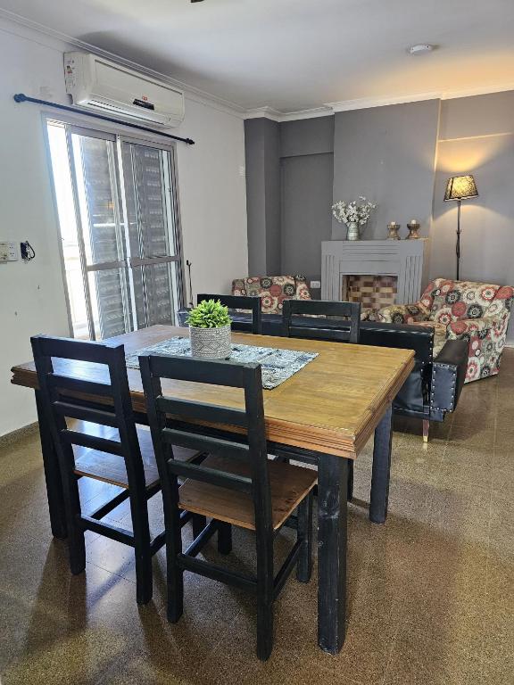 a living room with a wooden table and chairs at Amplio Departamento 2 dormitorios in Santiago del Estero