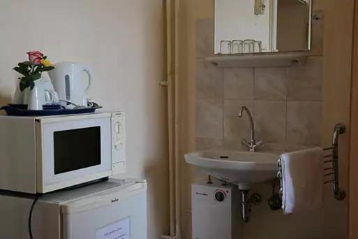 
Triple Room with Shared Bathroom
