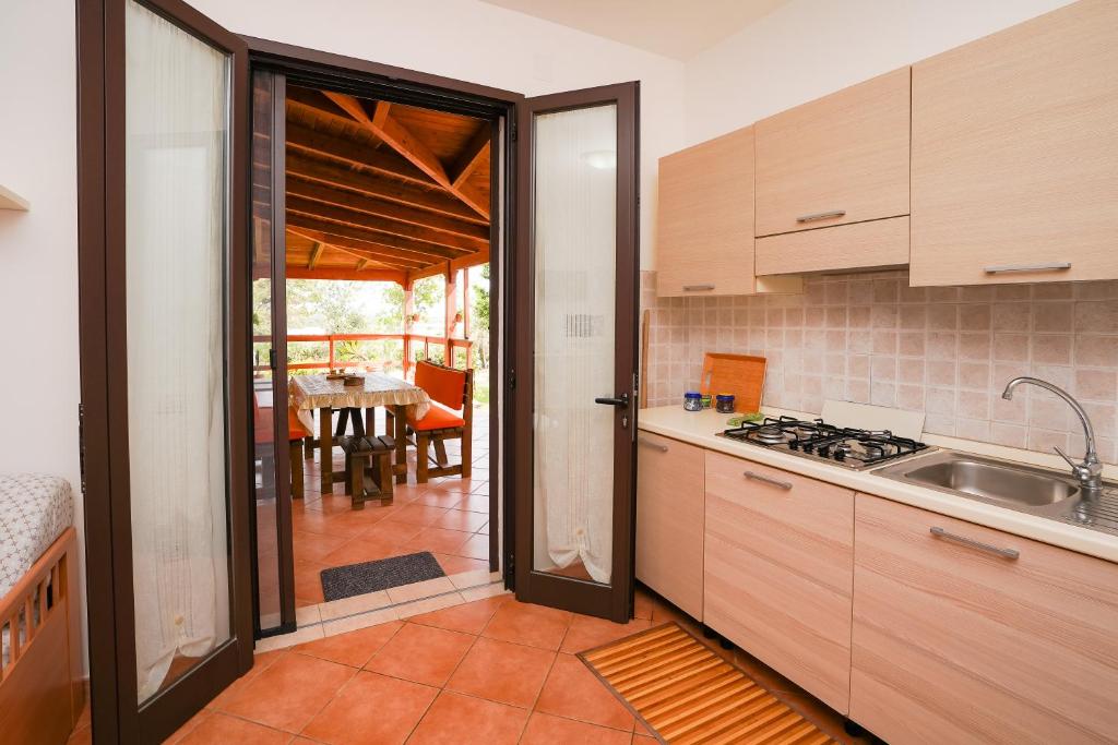 A kitchen or kitchenette at Casa Vacanza Russo Fernando