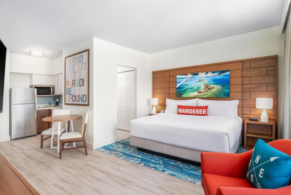 Kuchyň nebo kuchyňský kout v ubytování Compass by Margaritaville Hotel Naples
