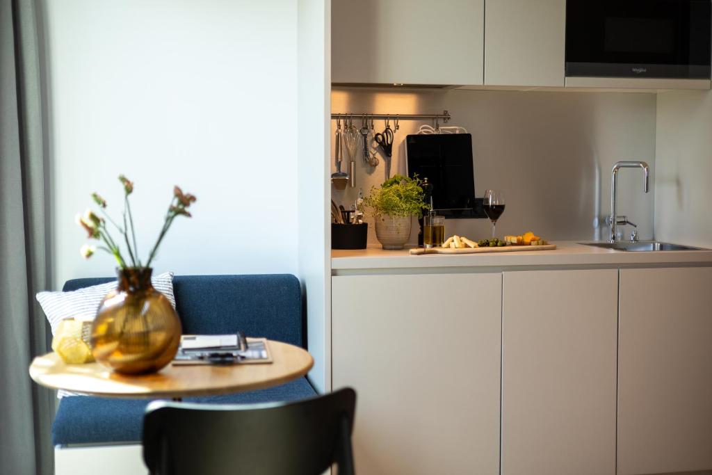 Η κουζίνα ή μικρή κουζίνα στο Unity Malmö - A Studio Hotel