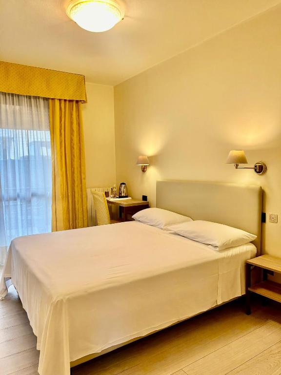 Postel nebo postele na pokoji v ubytování Hotel Parigi 2 & Spa