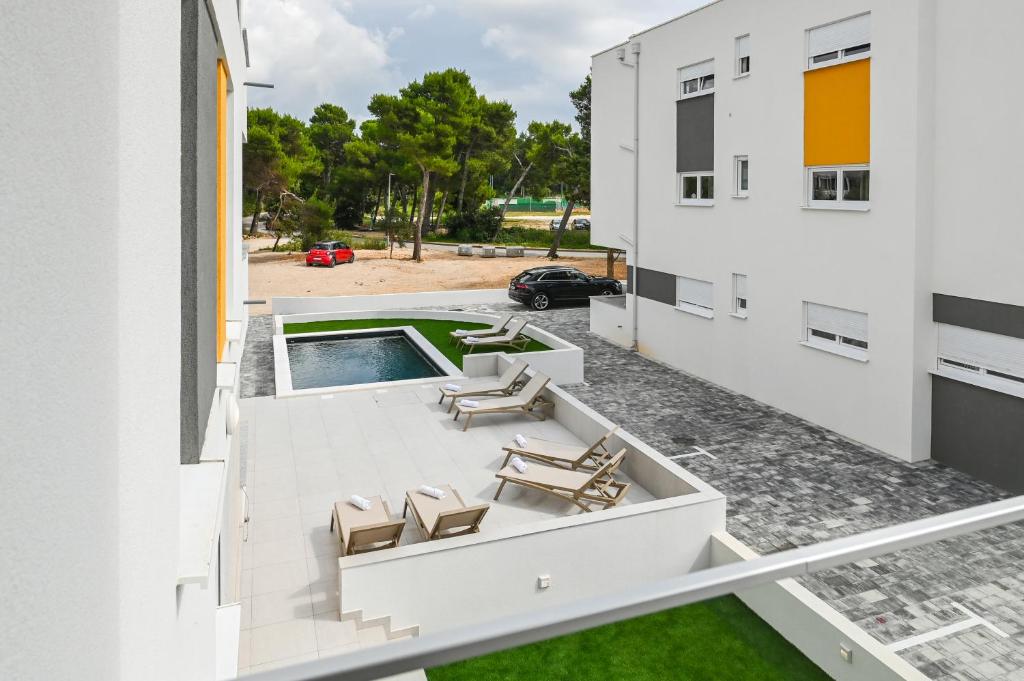 Bazén v ubytování Apartments Break with pool nebo v jeho okolí