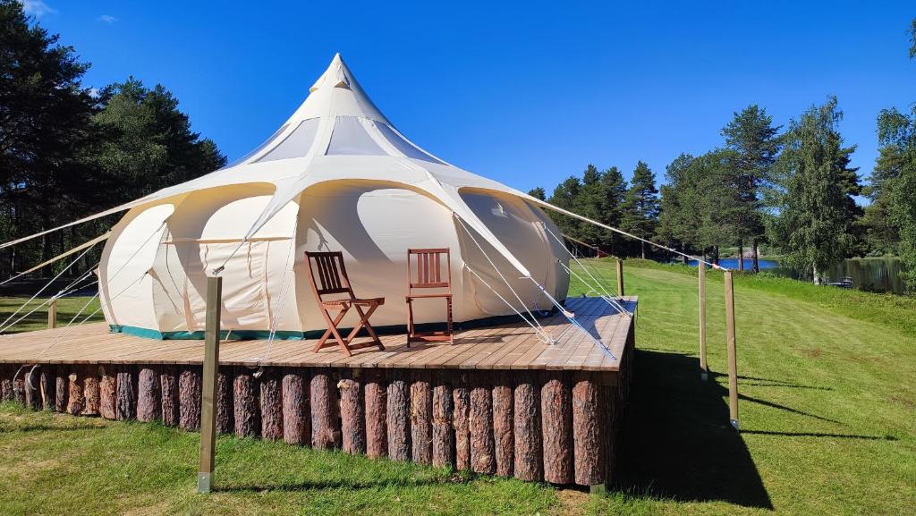 Imagine din galeria proprietății Glamping - Tent , Tält Zelt-Lodge Vindelälven în Blattniksele
