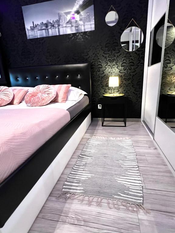 Posteľ alebo postele v izbe v ubytovaní Spółdzielcza 22 Apartament Sky Line