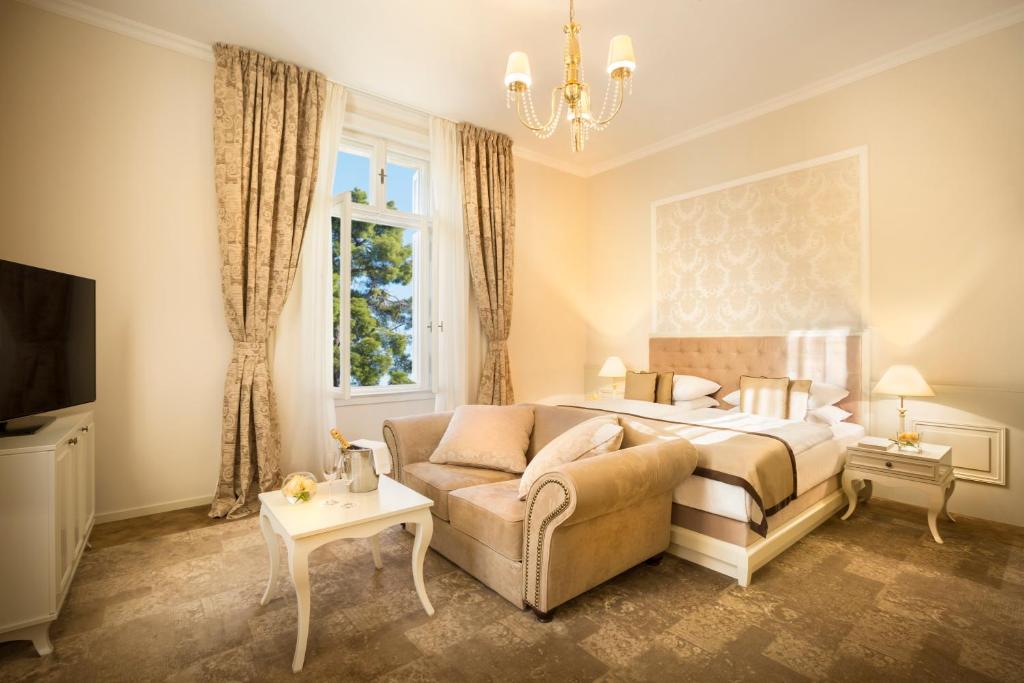 Postel nebo postele na pokoji v ubytování Hotel Kvarner - Liburnia