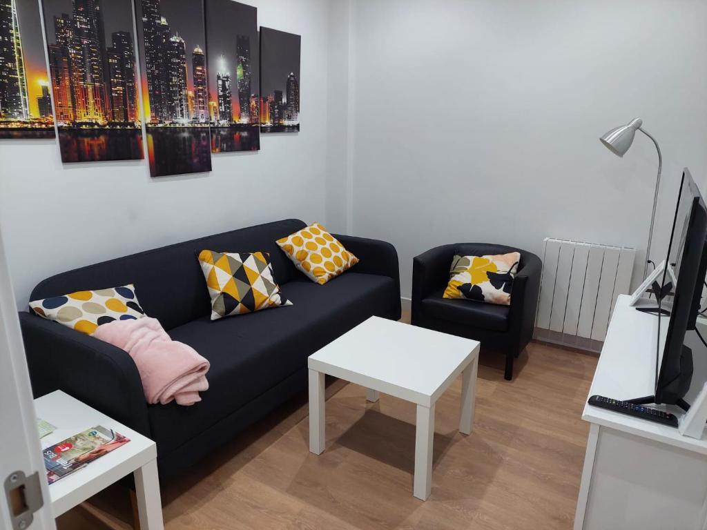 Posezení v ubytování Comfy Old Town Apartment by Next Stop Bilbao