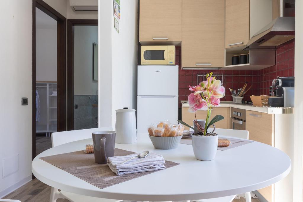A kitchen or kitchenette at Max Apartment